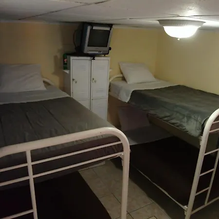Hostel Room Aruba-3